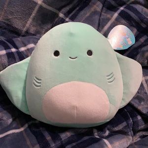 Maggie the stingray Squishmallow